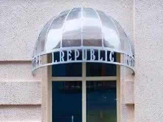 1.republic Ξενοδοχείο