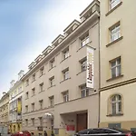 1.republic Hotell