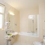 1.republic Hotell