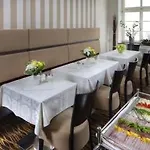 1.republic Hotell