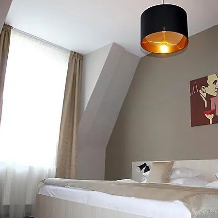 1.republic Hotel