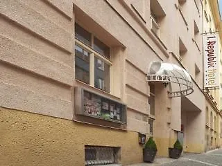 1共和国酒店