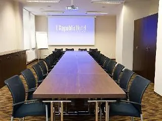 1.republic מלון 4*