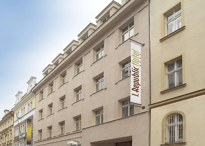 1.republic Hotel